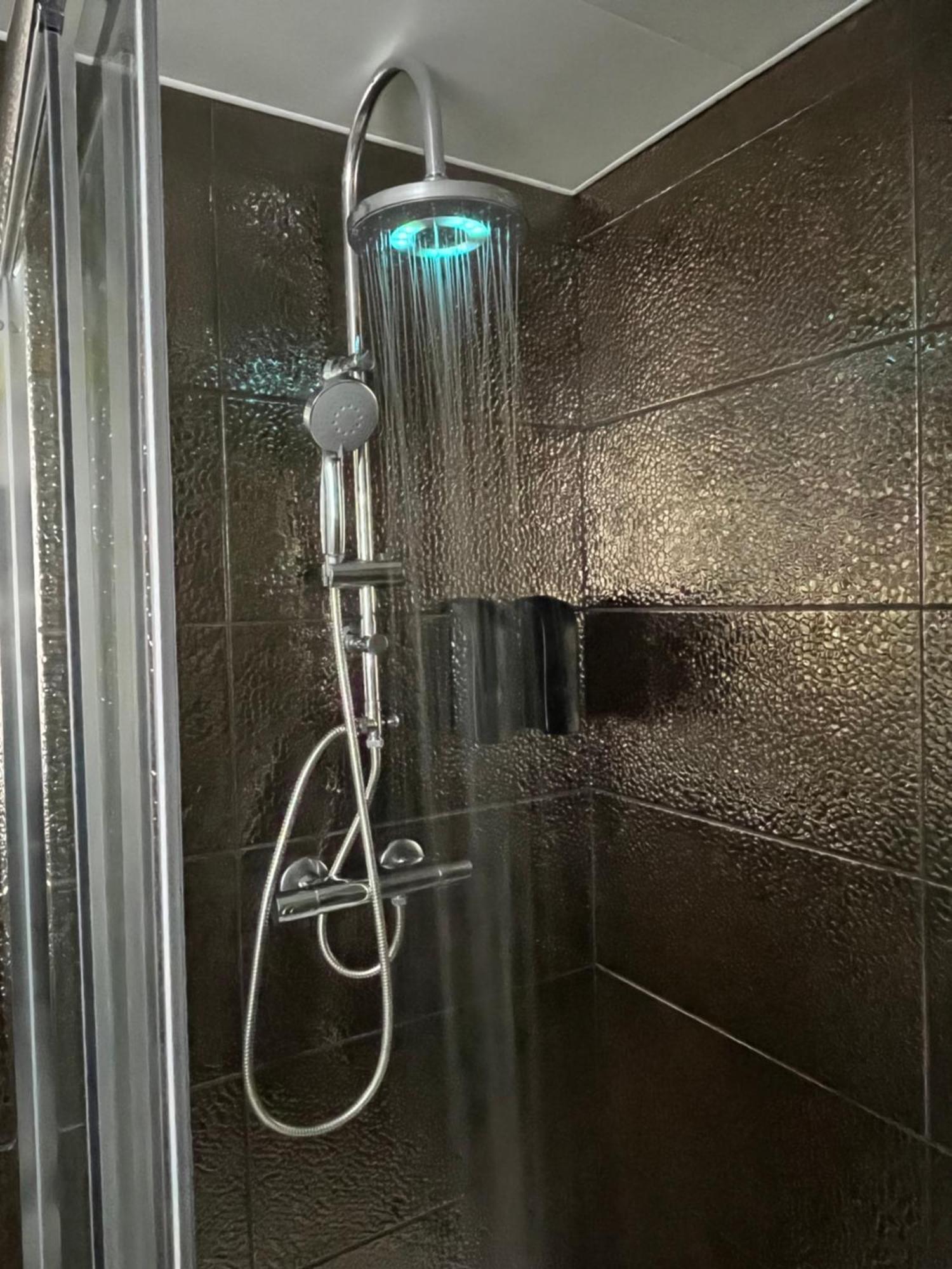 Galaxy Spa - Suite Mercure Jacuzzi Privatif Champigneulles Eksteriør bilde